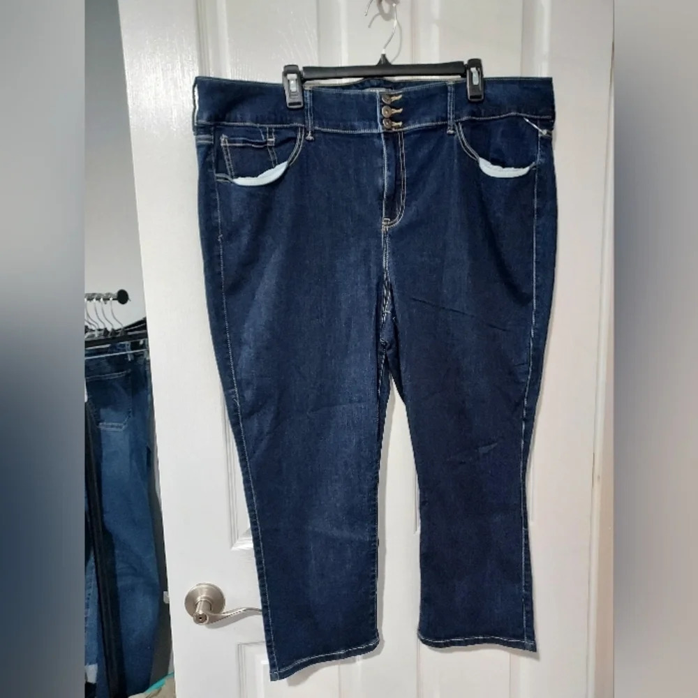 NWOT Torrid Dark Wash Super Soft Crop Jeggings Straight Leg in Size 24